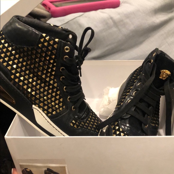 Good condition Versace sport shoe! Retails $1095 - Picture 2 of 3